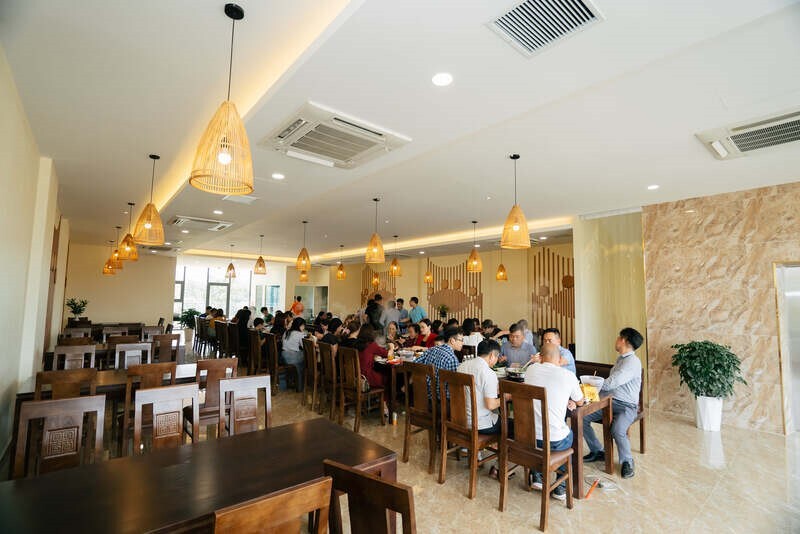 Nhà hàng Sen Vàng: Địa chỉ ăn lẩu cua đồng Hòa Lạc ngon số dzách